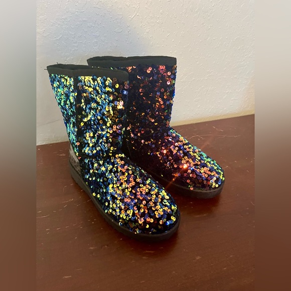 Black Sequins Round Toe Warm Cozy Boots Size 6.5 Brand Forever - Picture 4 of 6
